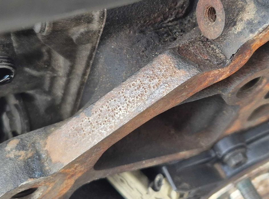 Silnik słupek Audi A4 B7 A6 C6 2.0 TDI 16V BRE 140KM