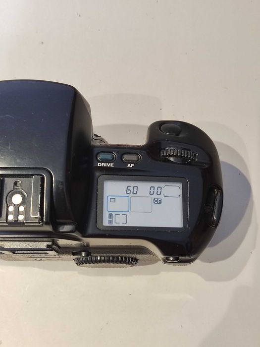 Canon EOS 100QD - Câmara Analógica