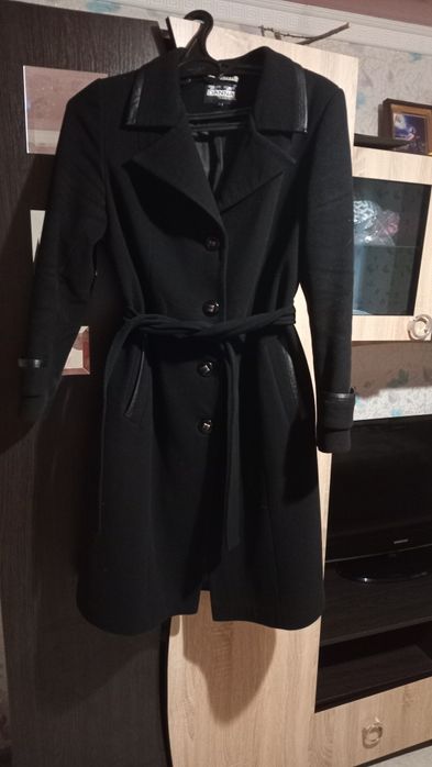 Пальто жіноче чорне