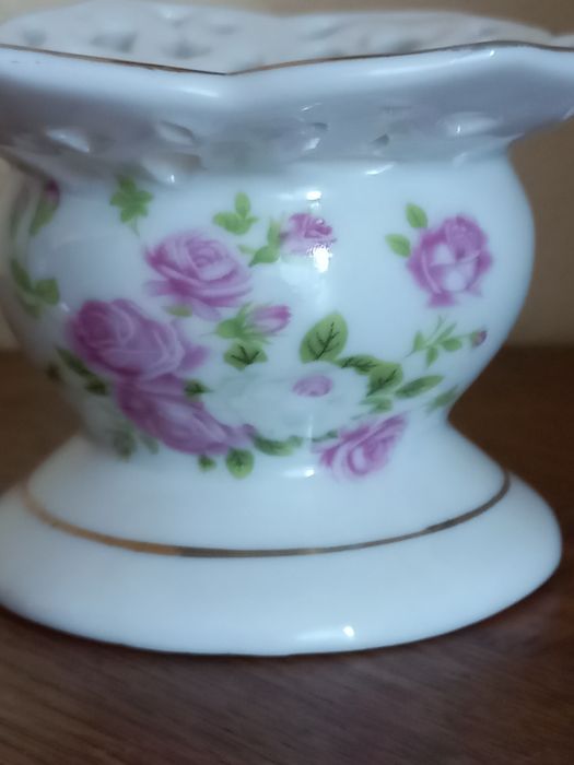 Piękny porcelanowy mały świecznik