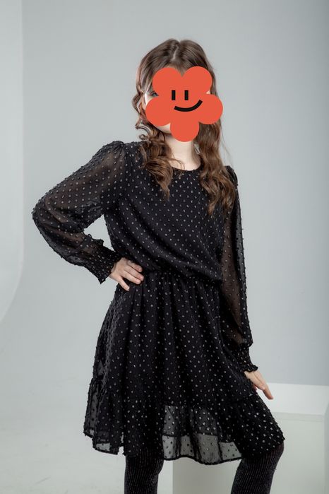 Елегантна чорна сукня