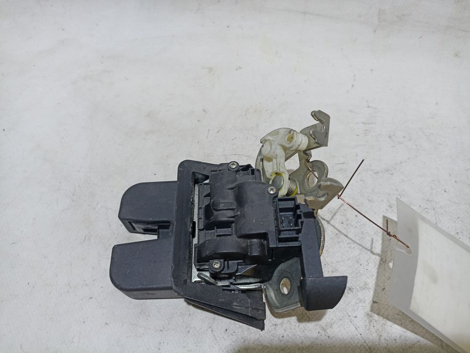 Fechadura / fecho da mala AUDI Q5 (8R)