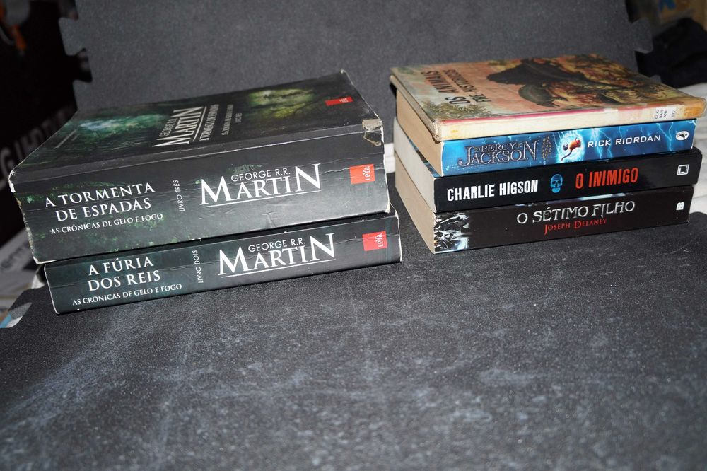 Conjunto de dezasseis livros: 1 euro