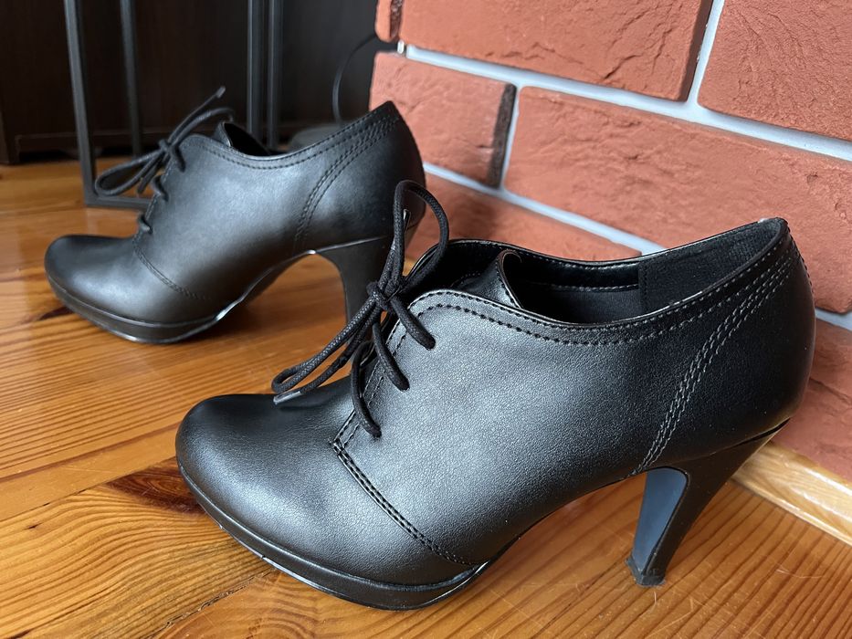 Półbuty na obcasie