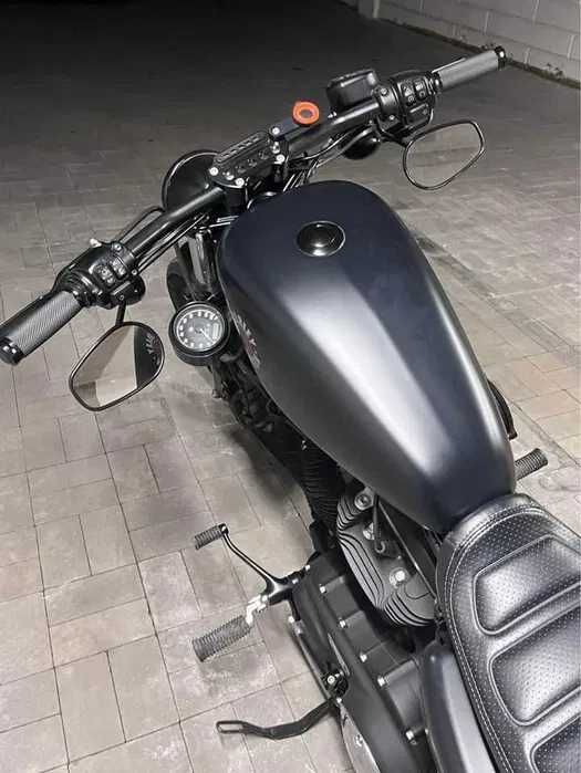 Harley-Davidson sportster iron 883