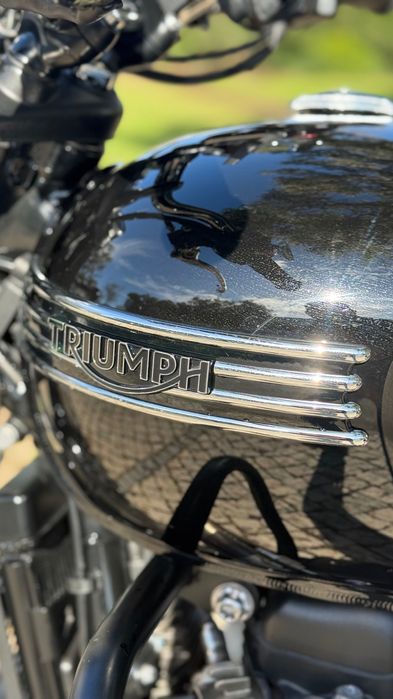 Triumph BonneVille T100