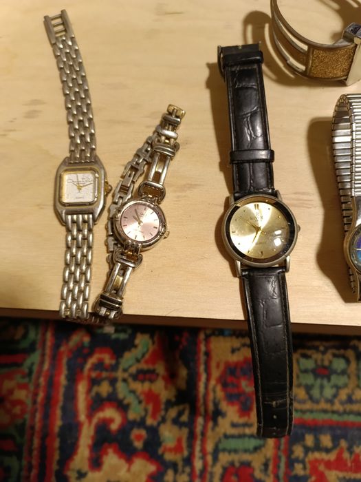 Часы женские б у.