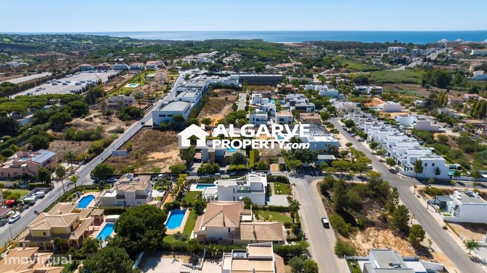 Quarteira - Lote com projeto para construção de moradia V4 estilo cont