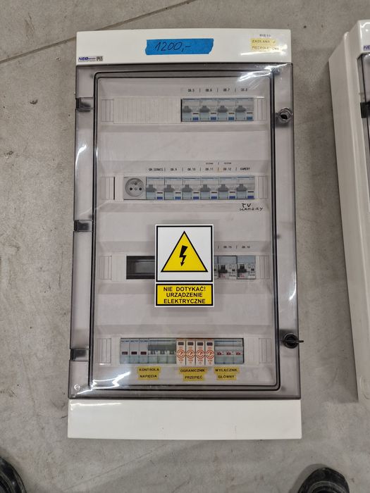 Rozdzielnia elektryczna.   Różne rodzaje.    Z demontażu