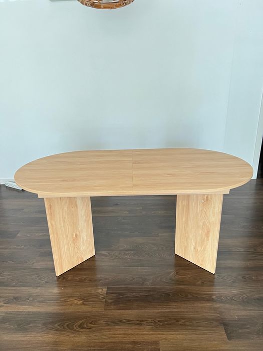 Mesa de jantar oval extensível