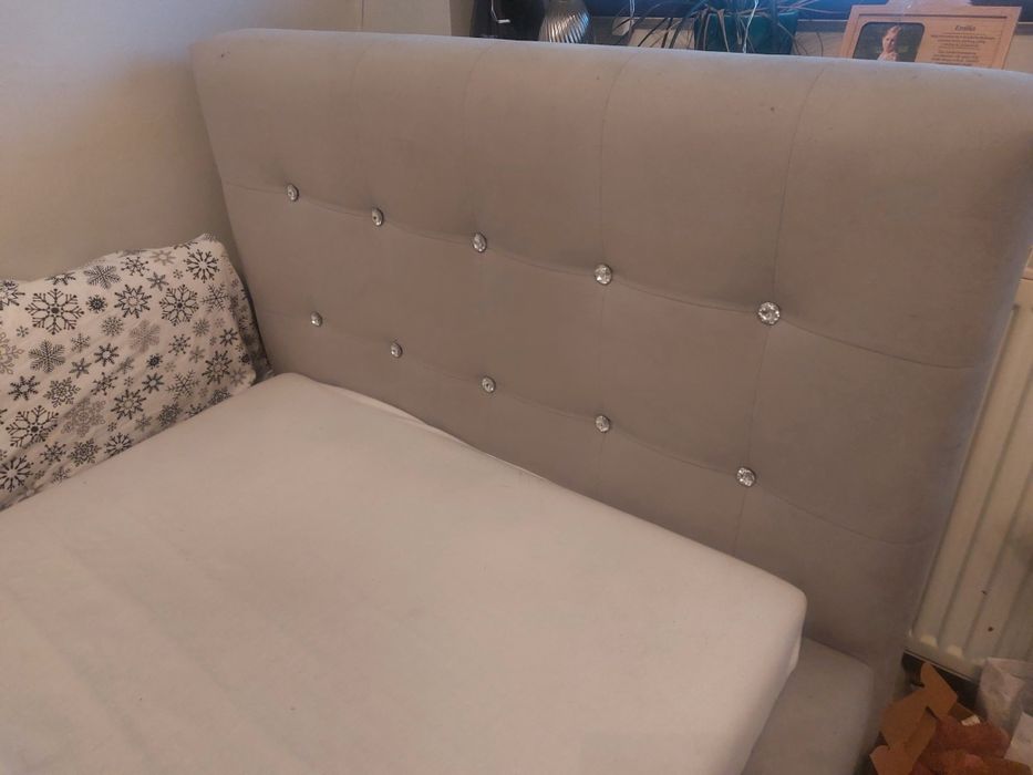 Pilnie  sprzedam łóżko  90x 200 z materacem