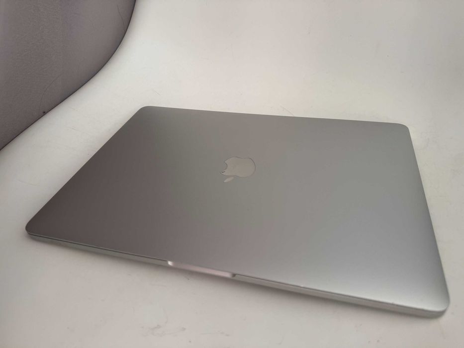 Macbook Pro 13 A1708  i5 Turbo 3.6 GHz 4 wątki 8 GB LPDDR3 256SSD