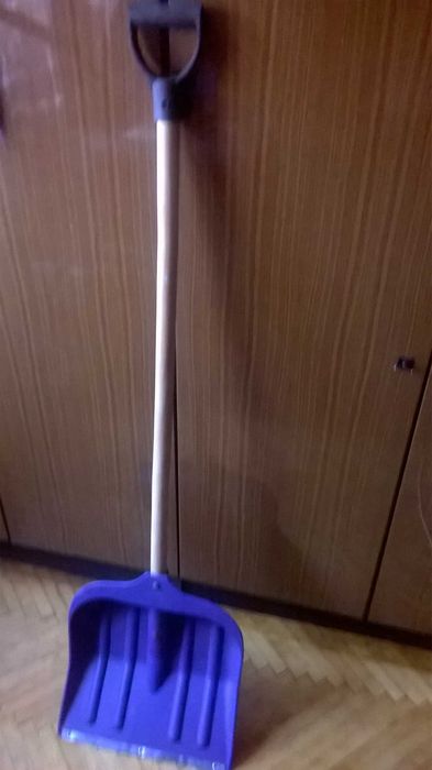 Лопата для уборки снега