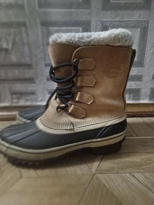 Продам женские  осенние ботинки и кросовки Alexander mQueen