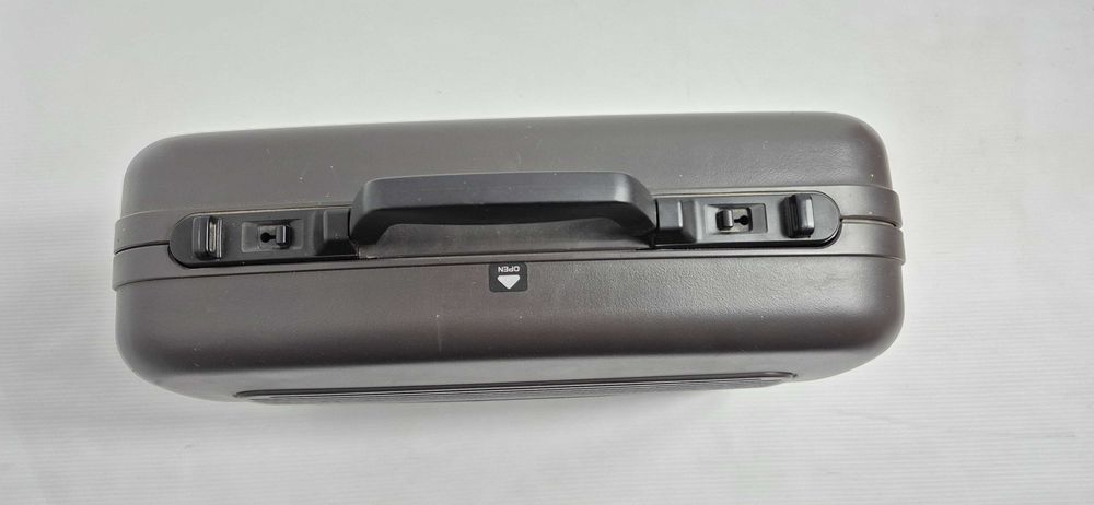 Kultowa Kamera VHS-C Hitachi VM-C52E | Retro Zestaw w Walizce