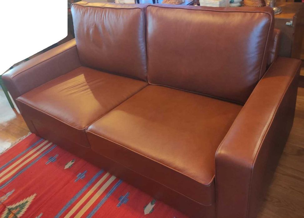 Sofá em pele 2 lugares