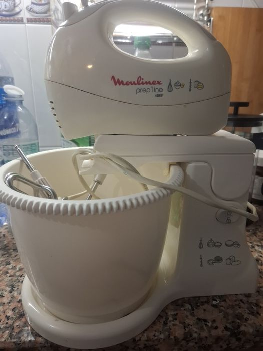 Batedeira Moulinex, 450W, 5 velocidades e botão turbo