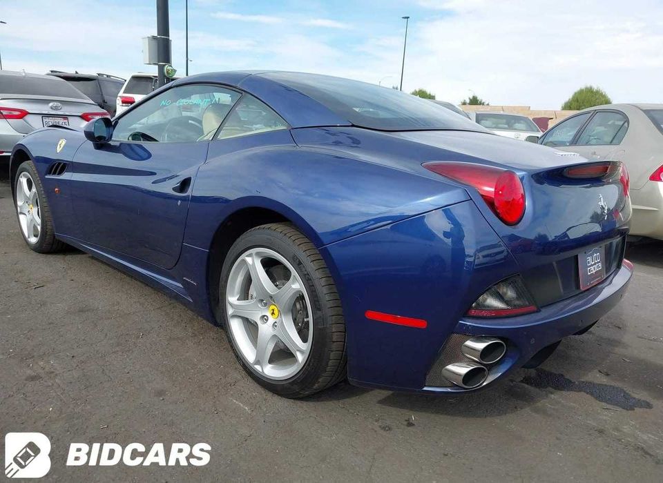 Części z Ferrari California 2010, 4.3L RWD (model USA).