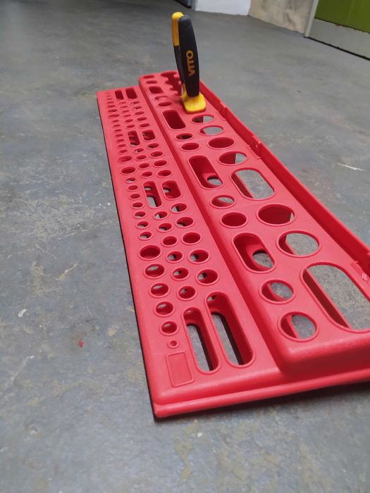 Organizador de chaves de fendas e alicates