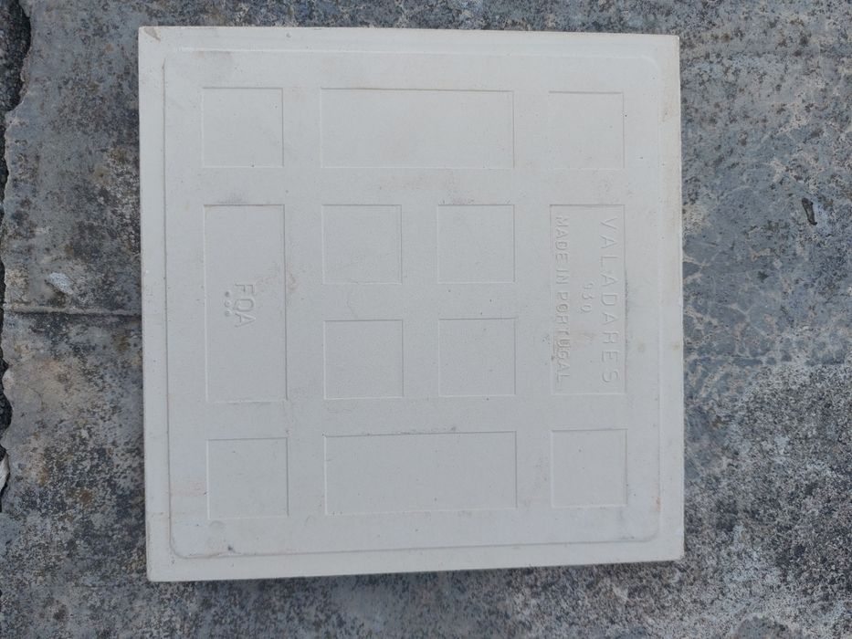 Azulejos novos em branco com ligeiro relevo15x15