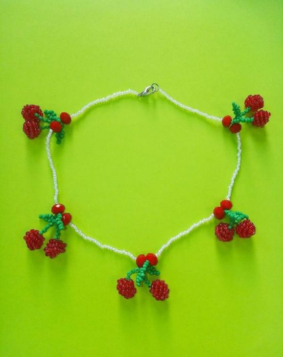 Ожерелье, чокер "вишенки" из бисера