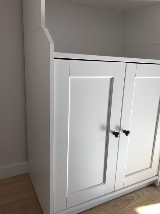 Biała szafka 2-drzwiowa, kredens skandynawski IKEA Hauga, meble