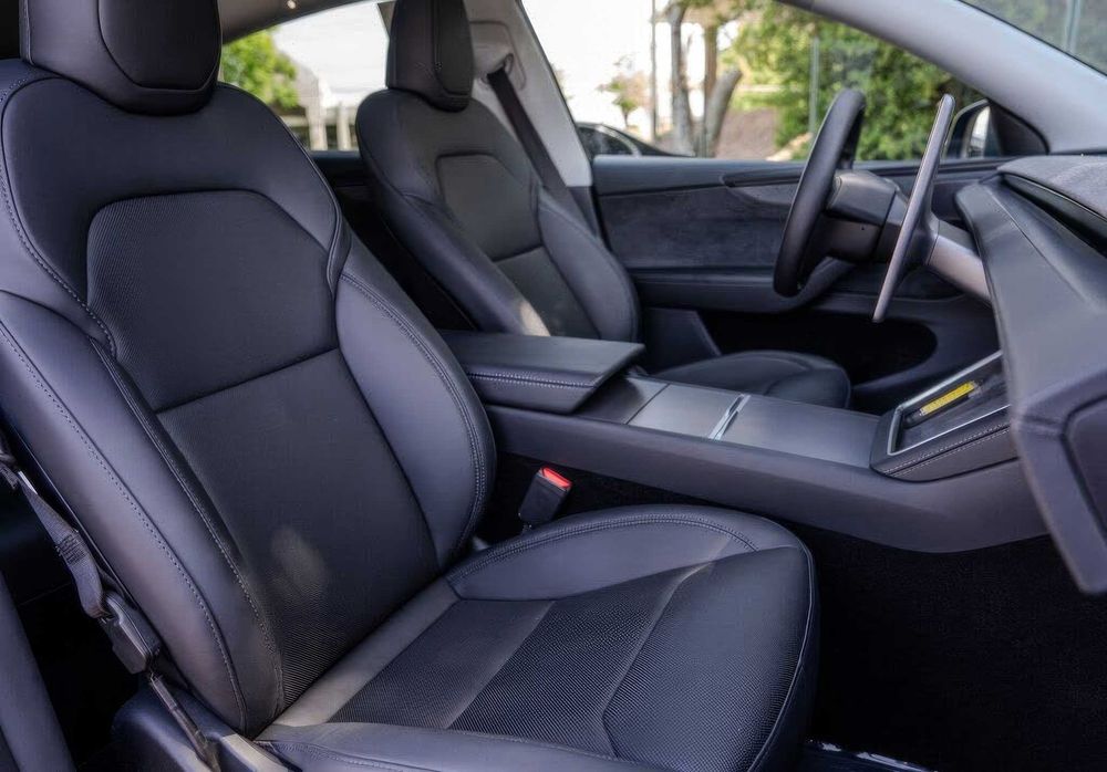 Tesla Model Y Long Range      2026