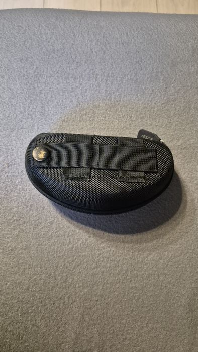 Etui na okulary-twarde