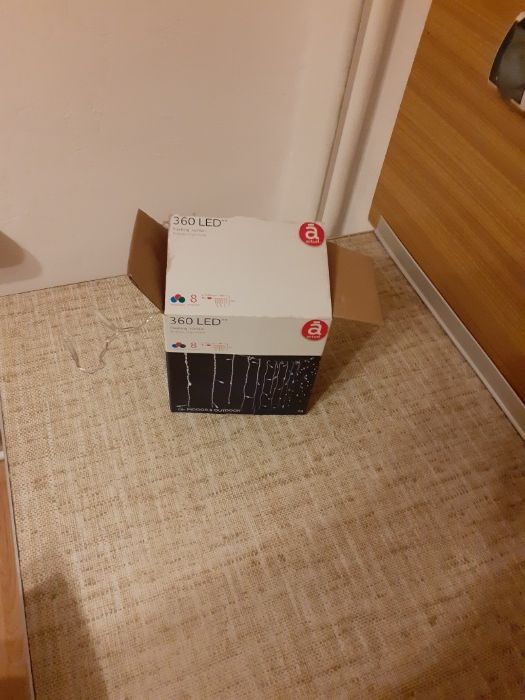 Lampki ledowe sople na pudełku  pisze  proszę  dzwonić