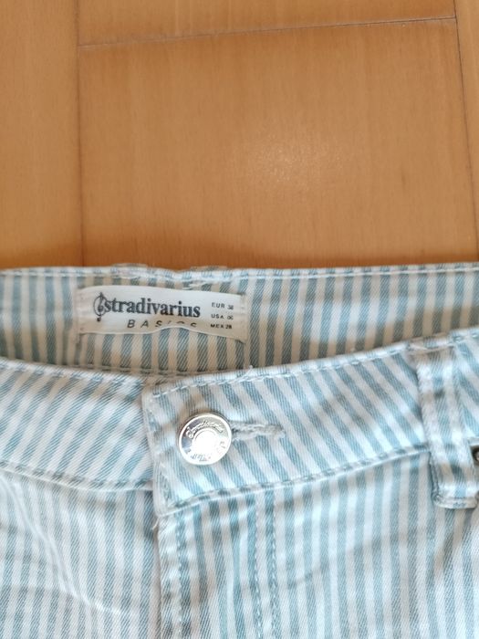 Calções curtos da Stradivarius