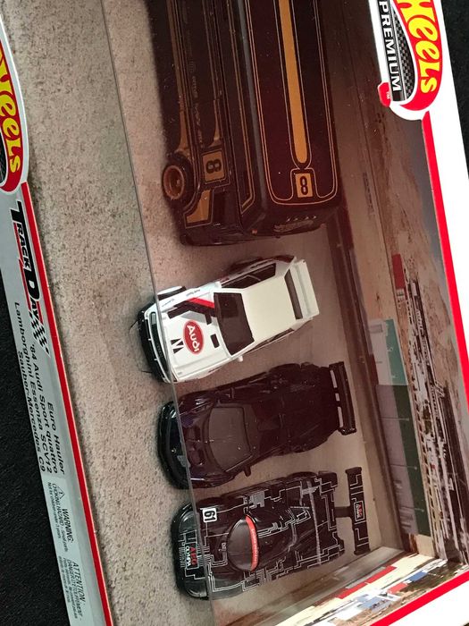 HotWheels Track Day Premium set 1/64