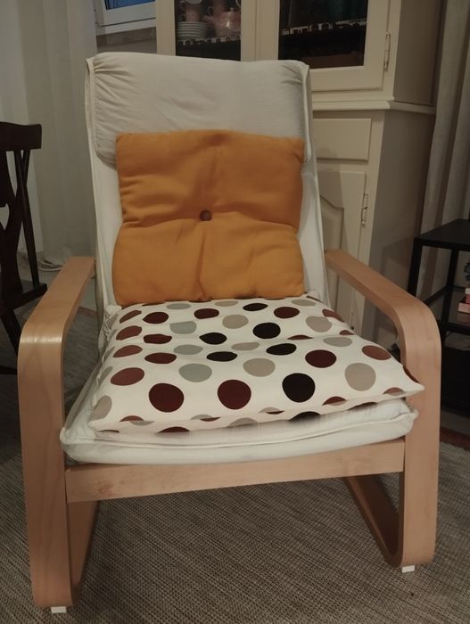 Cadeirão IKEA madeira clara