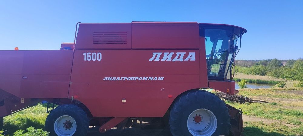 Комбайн Case Ліда 1600, 3 - х жниварки в комплекті