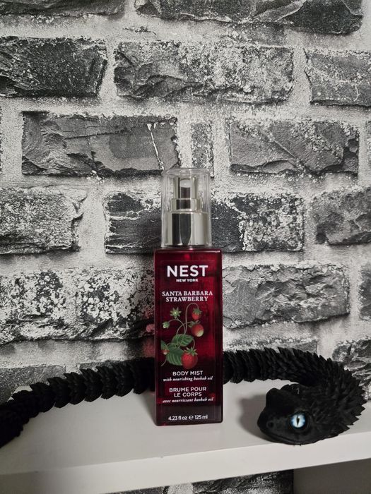 Santa Barbara Strawberry Nest mgiełka do ciała o zapachu truskawki