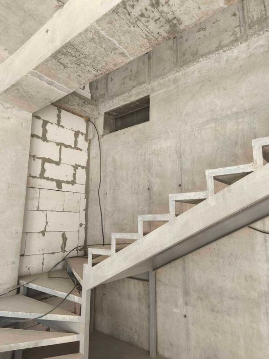 Продам  фасадное помещение на Таирово в ЖК Виа Рома.  1L21