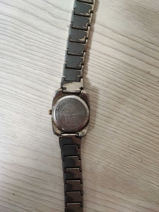 Наручний годинник q&q