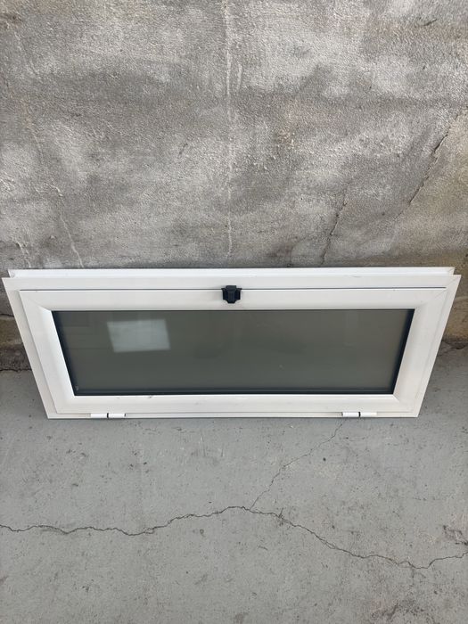 Basculante com 1076x471 cm com vidro duplo fosco