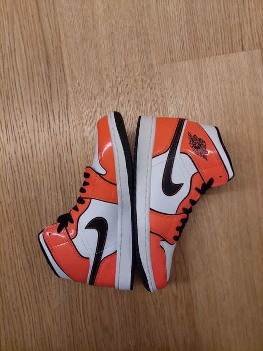 Air Jordan 1 Mid SE Turf Orange