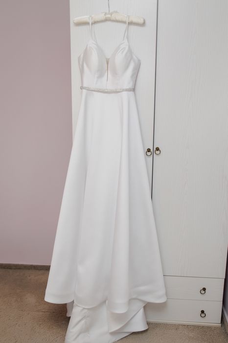 Біла весільна сукня розмір S-M, фата і пояс в подарунок