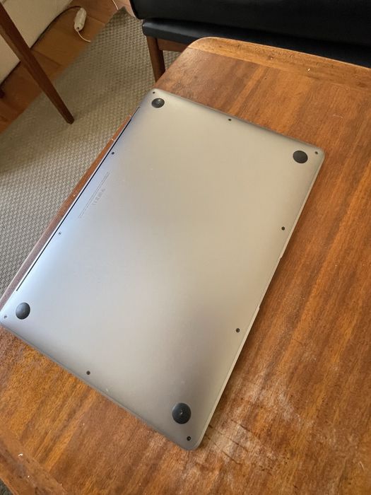 MacBook Air (2022) M1 8GB