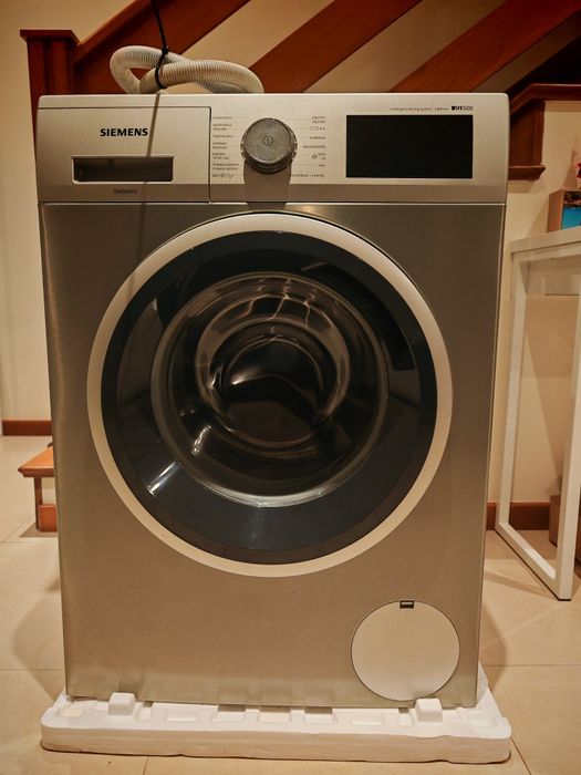 Máquina de lavar roupa Siemens.