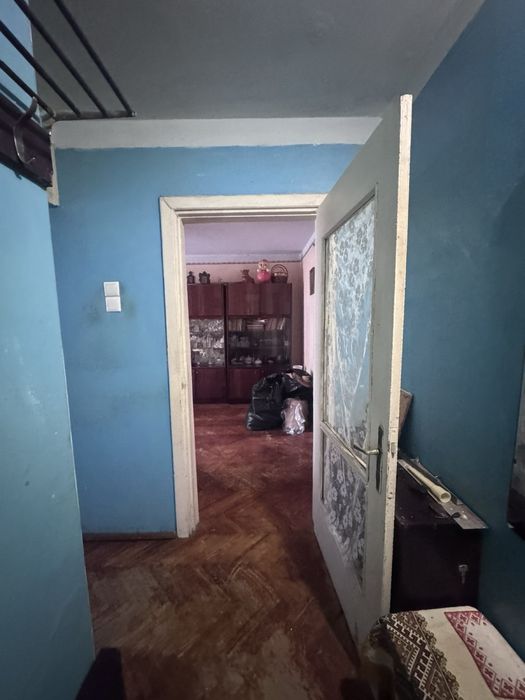 продам 2 кім в центрі