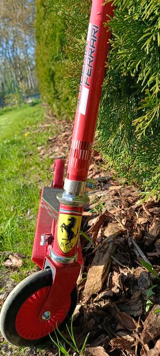 Hulajnoga dwukołowa Ferrari
