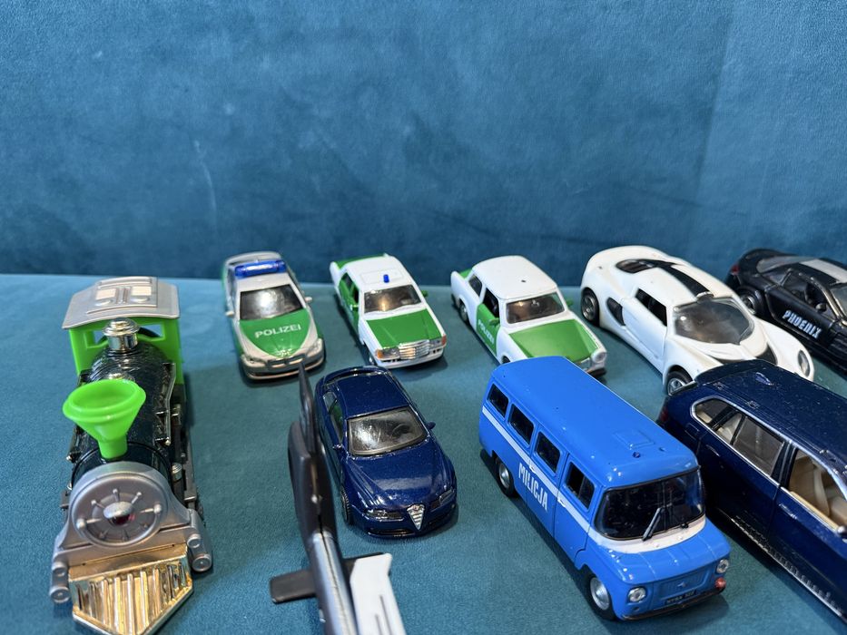 Zestaw samochodzików + helikopter + pojazdy specjalne