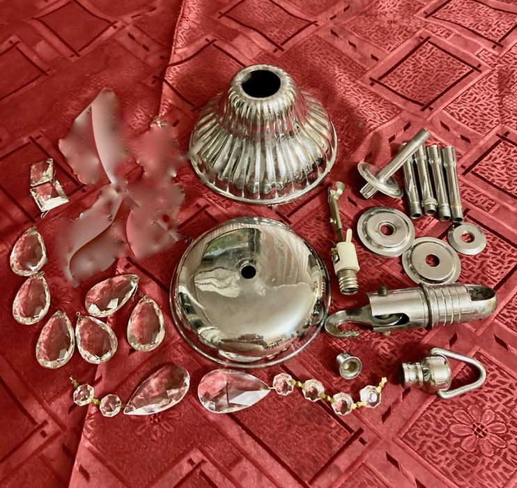 Хрустальные подвески и металические элементы чешской  люстры БОГЕМИЯ