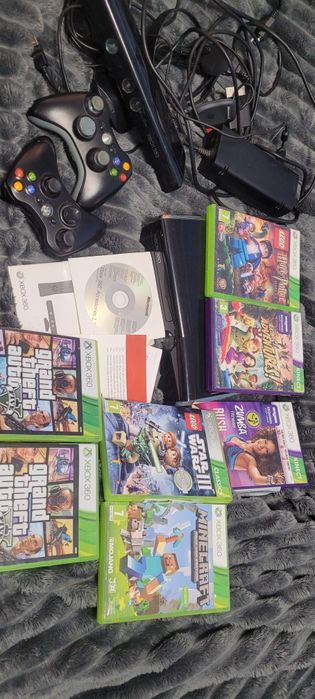 Konsola Xbox 360,kinekt, 2 pady, 7 gier. Polecam.