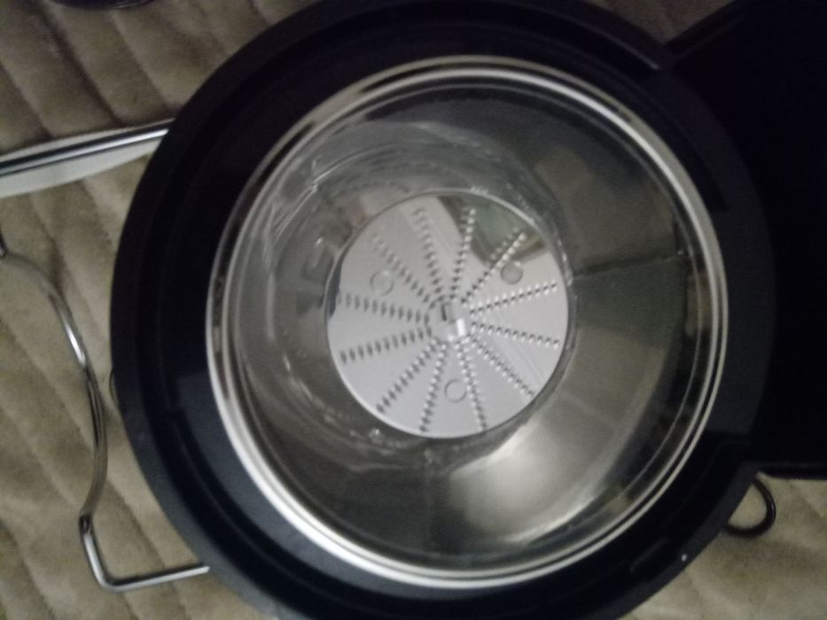 Соковитискач  aicook model amr 526