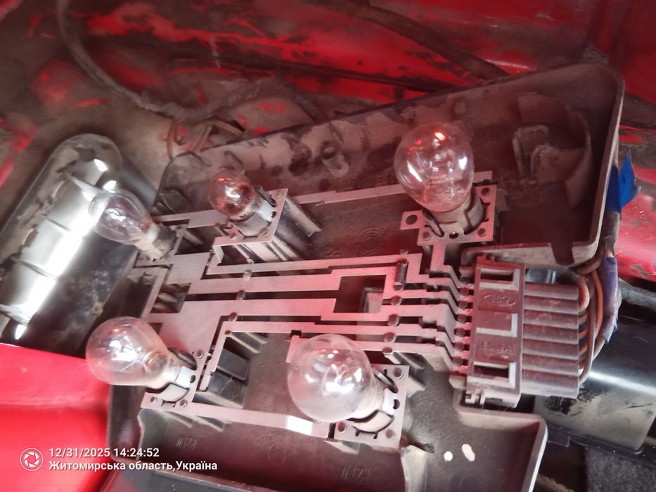 Продам запчастини на форд ескорт МК5