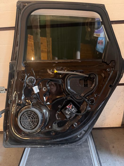 Drzwi Audi A6 C7 kombi prawy tył LY8X