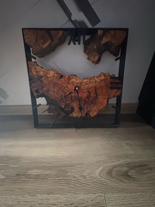 Czarny zegar ścienny